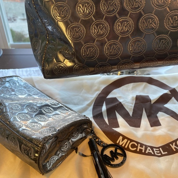 Micahel Kors Metallic Large Speedy - Picture 8 of 8
